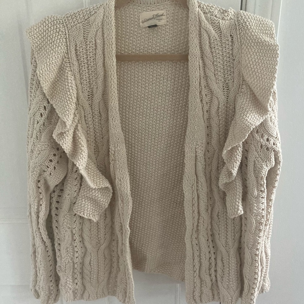 Universal Threads size large cream sweater
